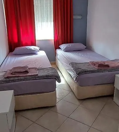Irem Greenside Apartment *